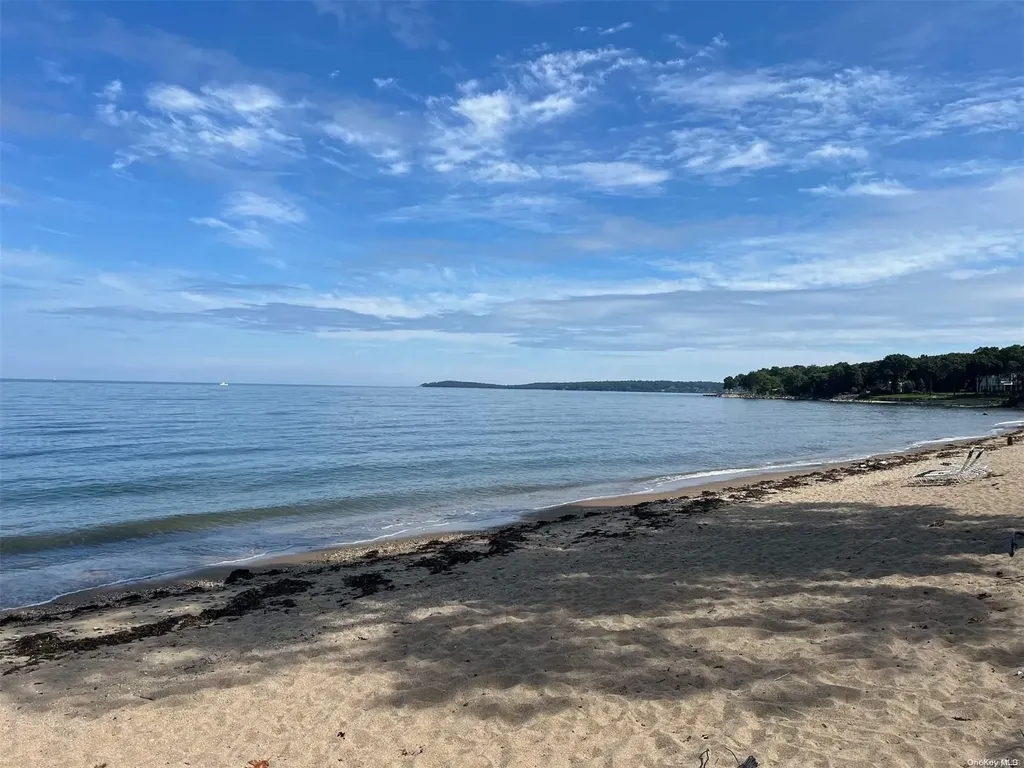 4 Meadow Lane Lloyd Harbor NY 11743