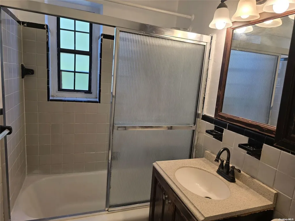78-36 147 Street Flushing NY 11367
