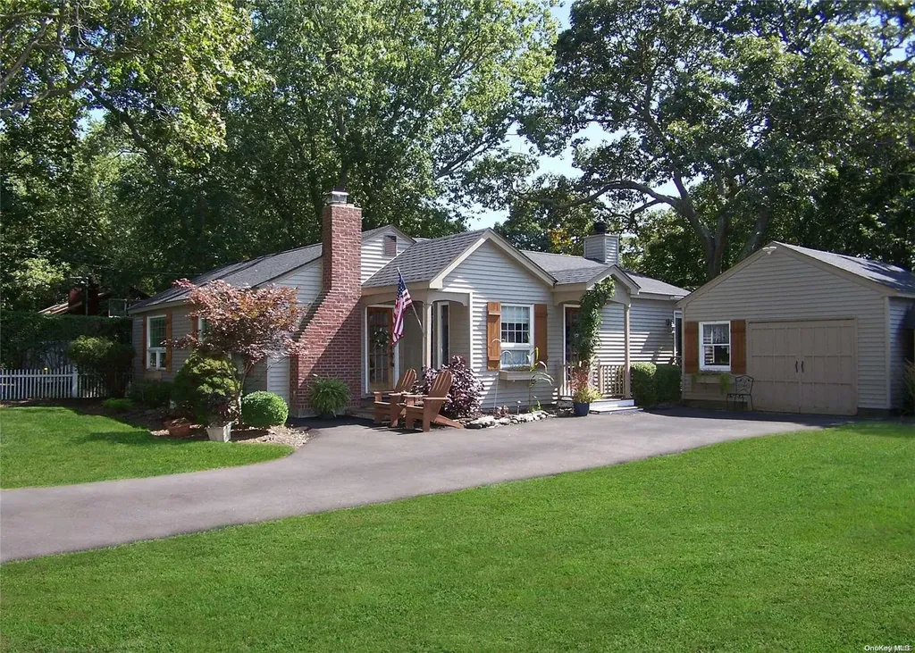 10 Clover Lane Brookhaven NY 11719