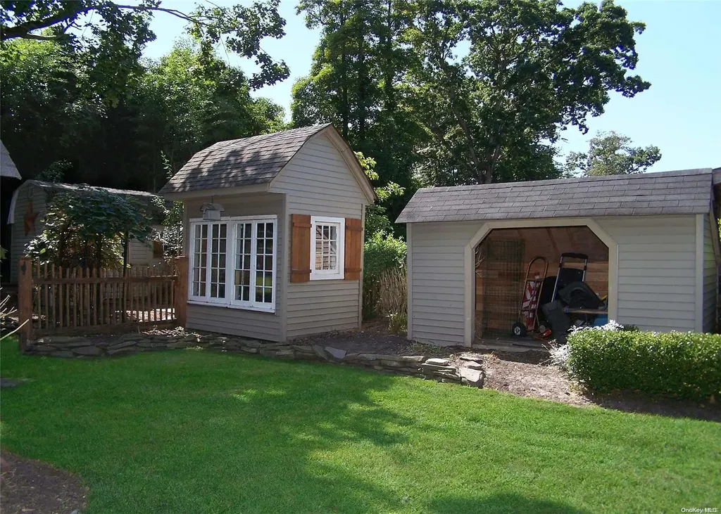 10 Clover Lane Brookhaven NY 11719