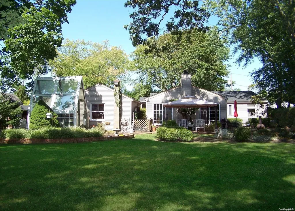 10 Clover Lane Brookhaven NY 11719