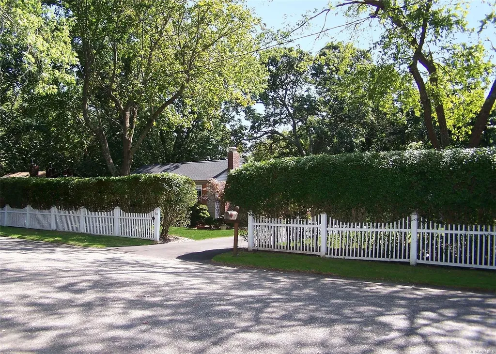 10 Clover Lane Brookhaven NY 11719