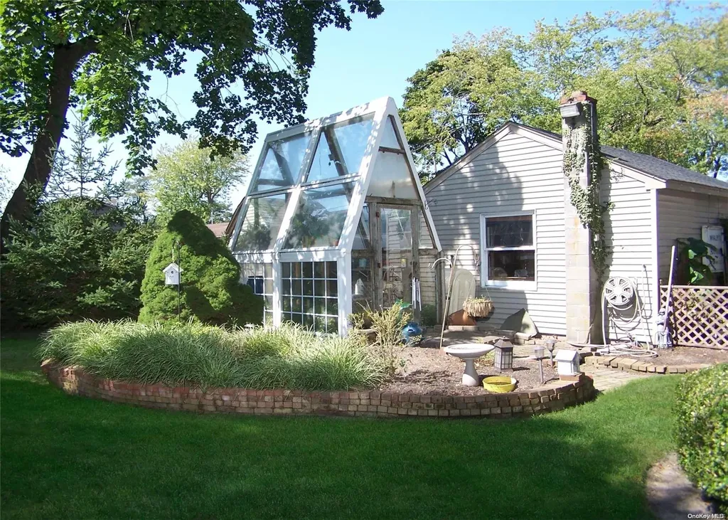 10 Clover Lane Brookhaven NY 11719