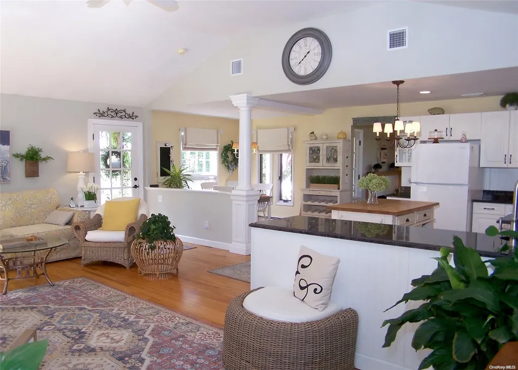 10 Clover Lane Brookhaven NY 11719