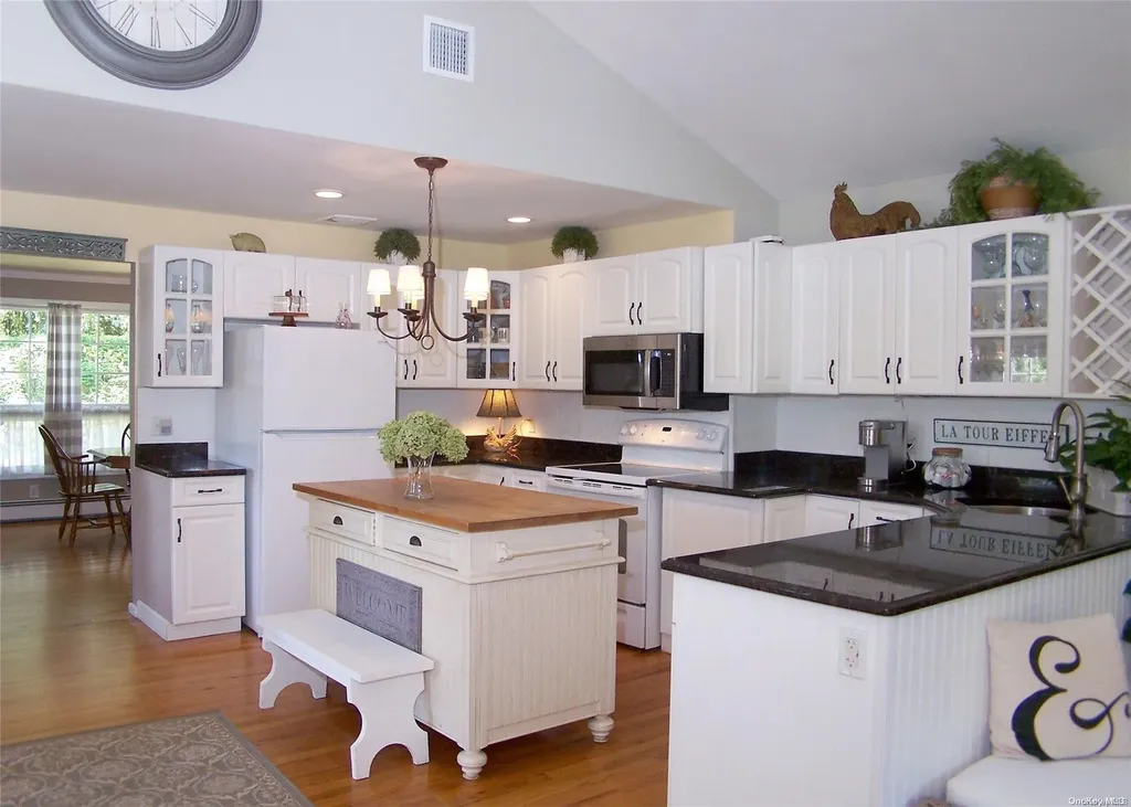 10 Clover Lane Brookhaven NY 11719