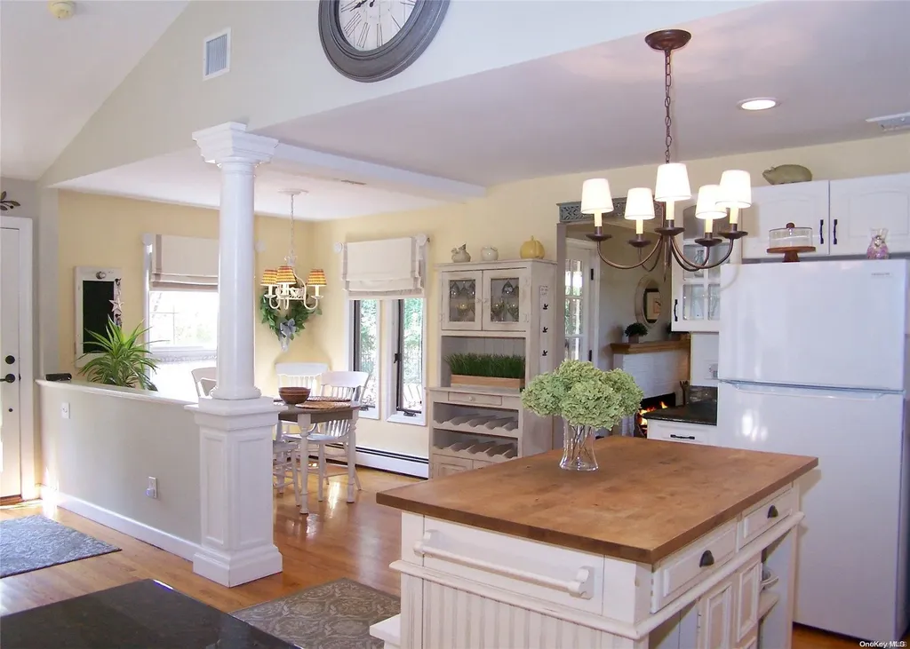 10 Clover Lane Brookhaven NY 11719