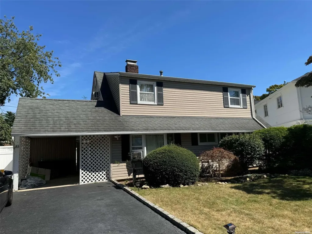 33 Ash Lane Hicksville NY 11801