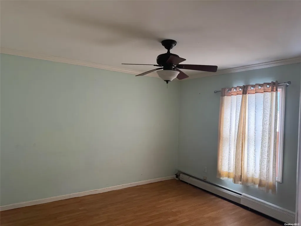 33 Ash Lane Hicksville NY 11801