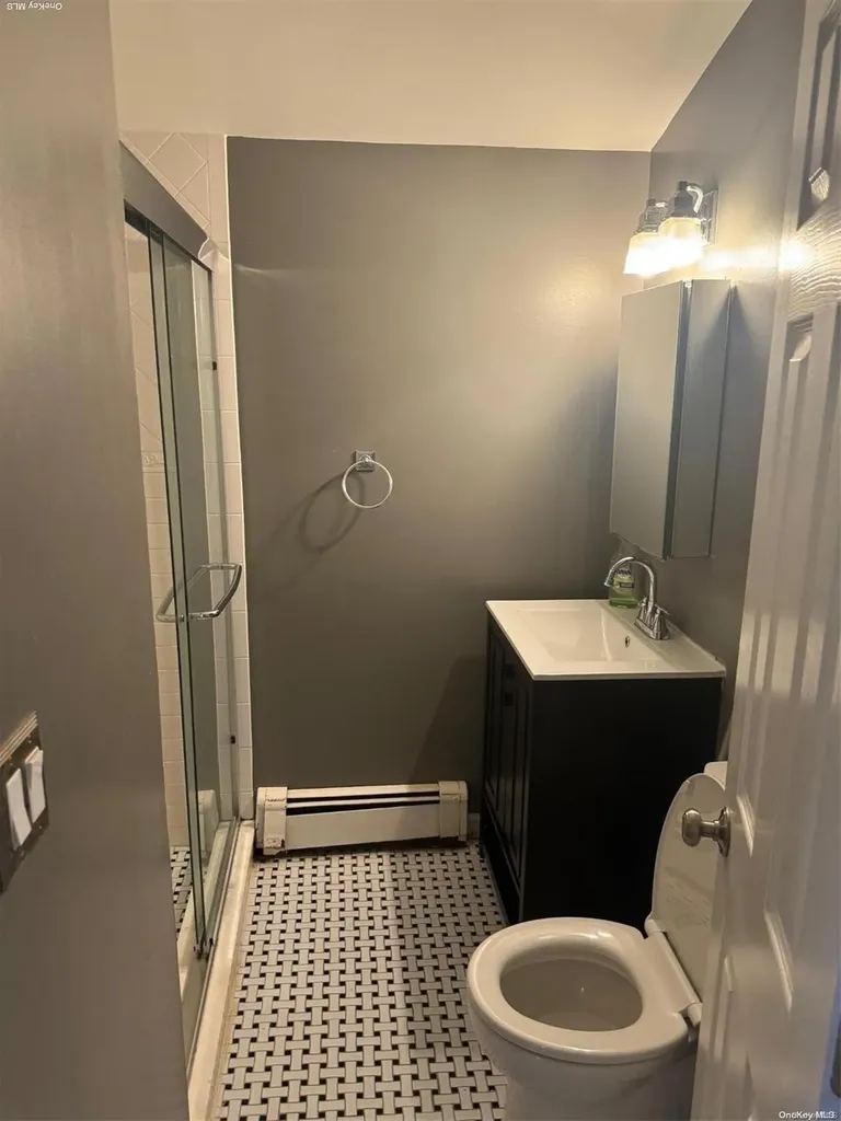 33 Ash Lane Hicksville NY 11801