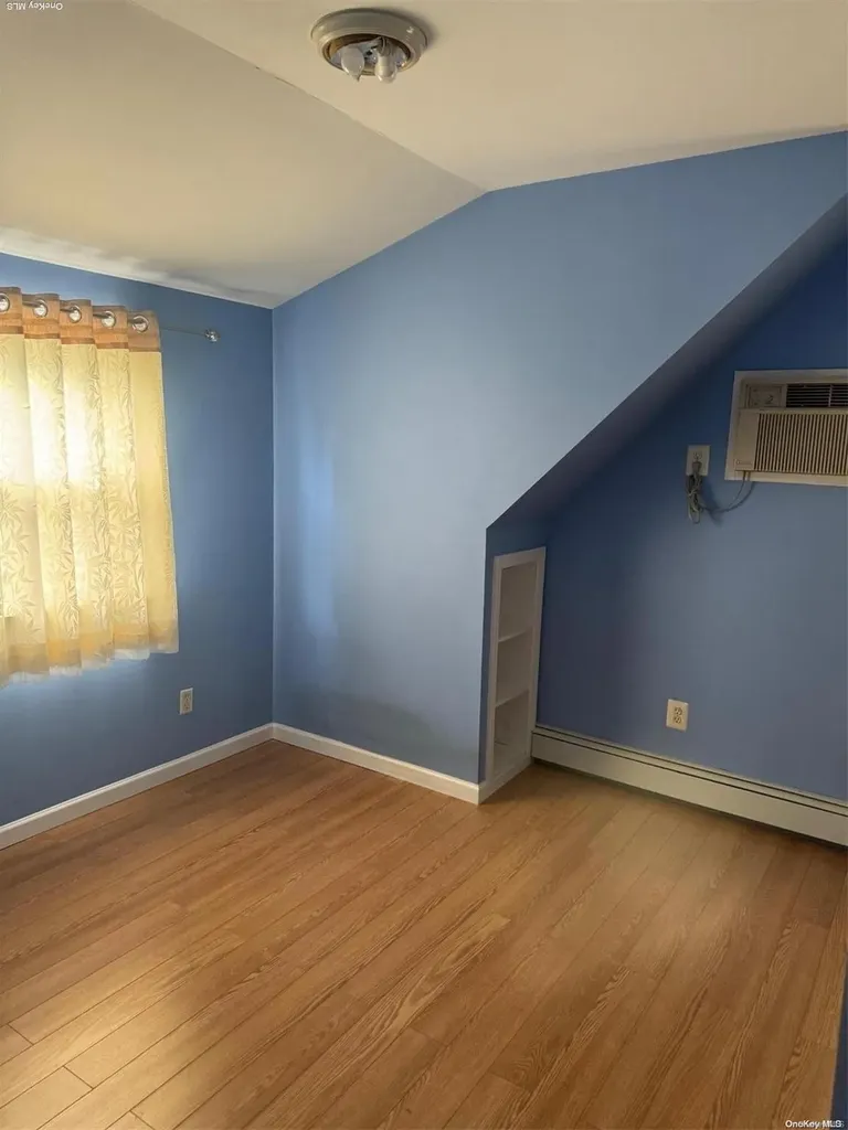 33 Ash Lane Hicksville NY 11801