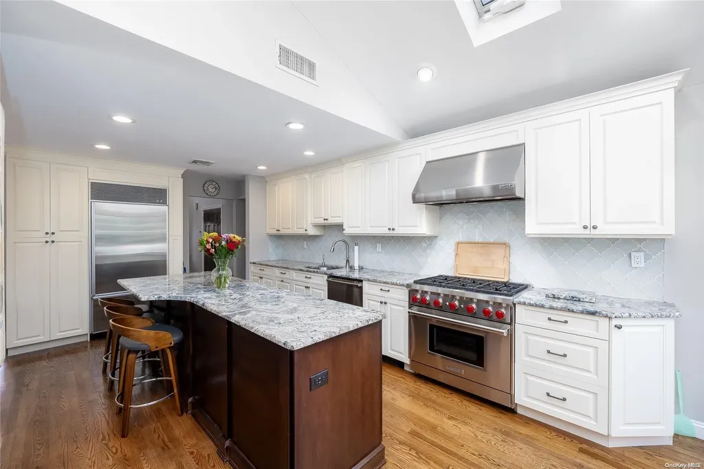 14 Maplewood Drive Plainview NY 11803