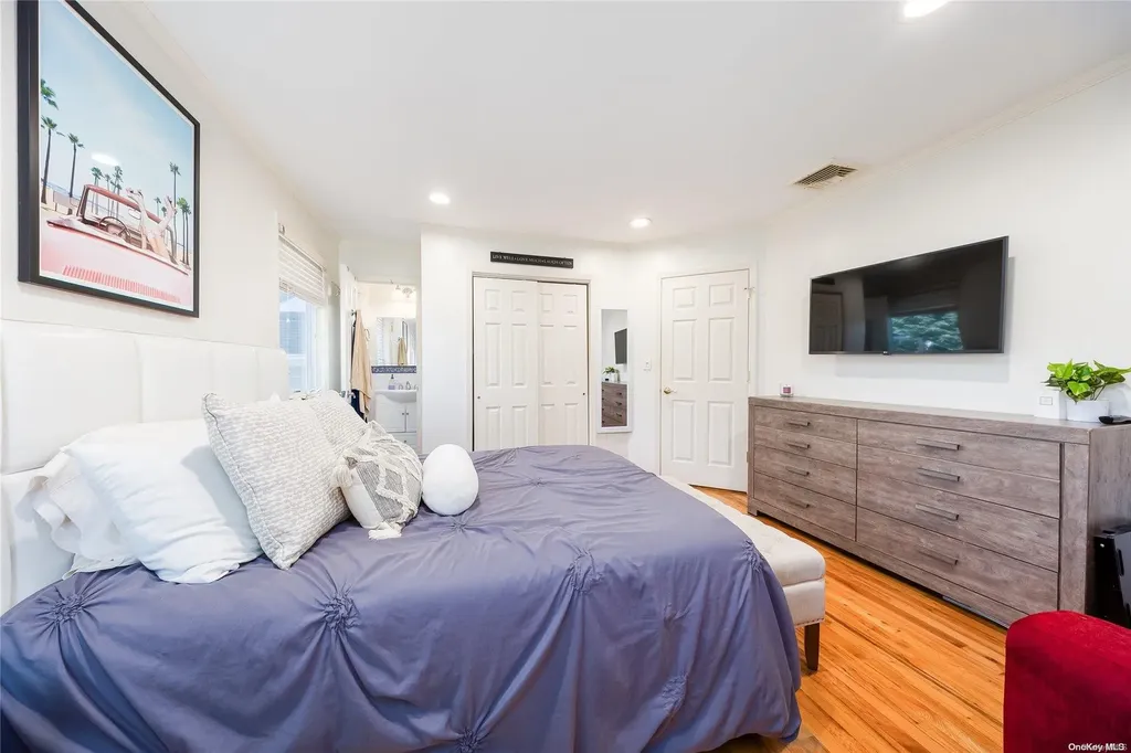 14 Maplewood Drive Plainview NY 11803