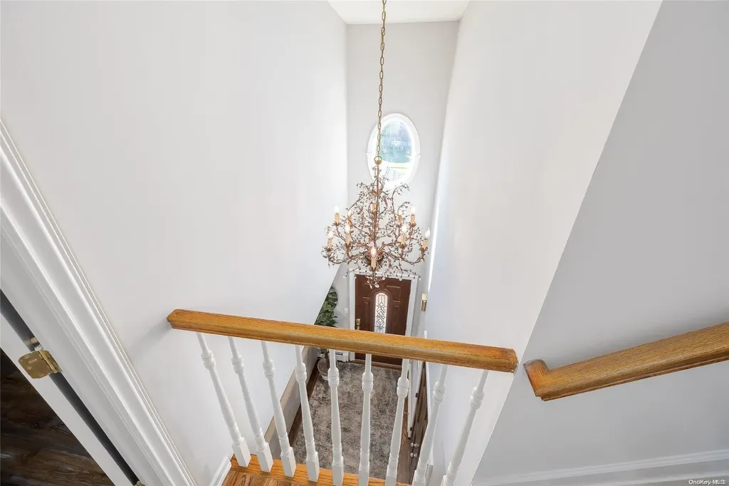 14 Maplewood Drive Plainview NY 11803
