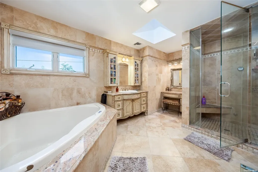 14 Maplewood Drive Plainview NY 11803