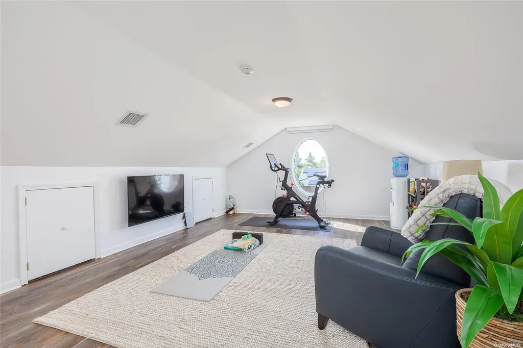 14 Maplewood Drive Plainview NY 11803