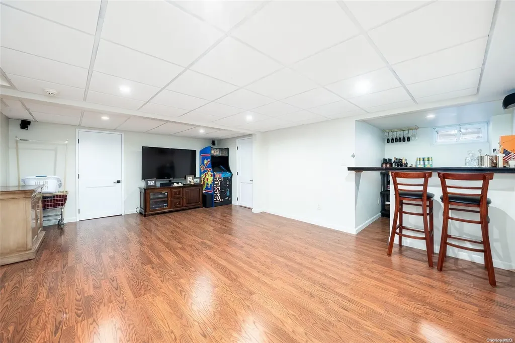 14 Maplewood Drive Plainview NY 11803