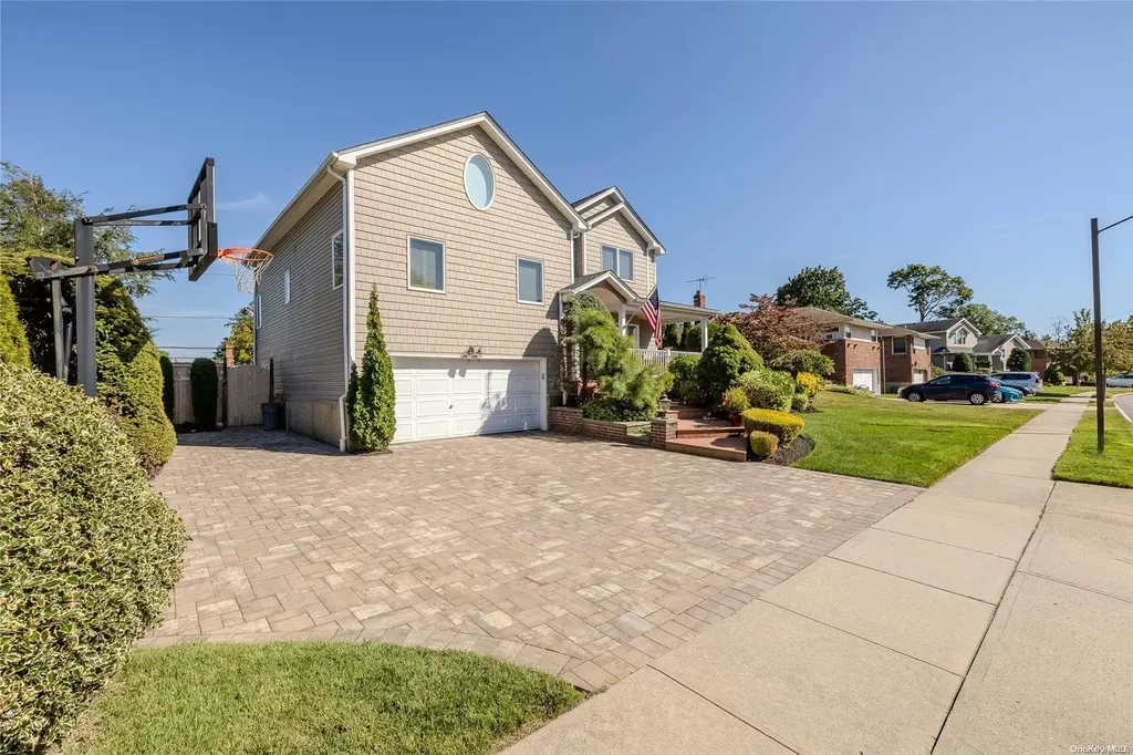 14 Maplewood Drive Plainview NY 11803