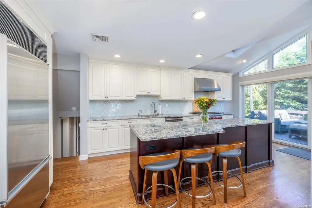 14 Maplewood Drive Plainview NY 11803