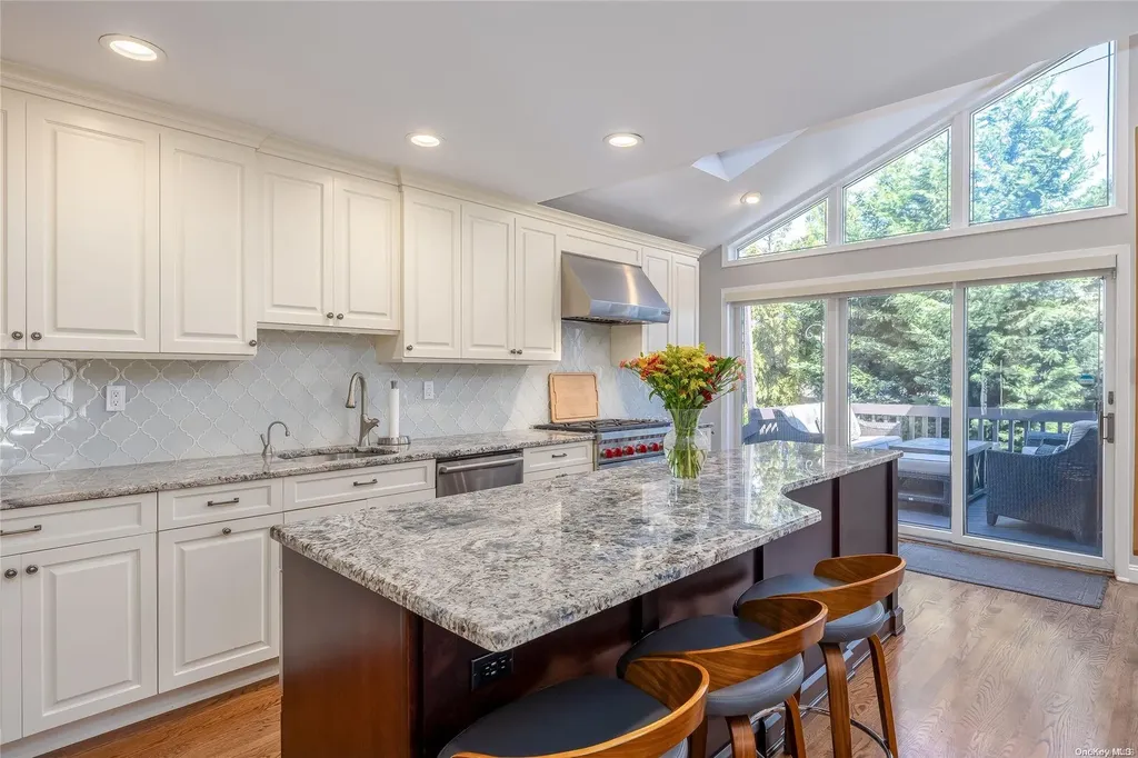 14 Maplewood Drive Plainview NY 11803