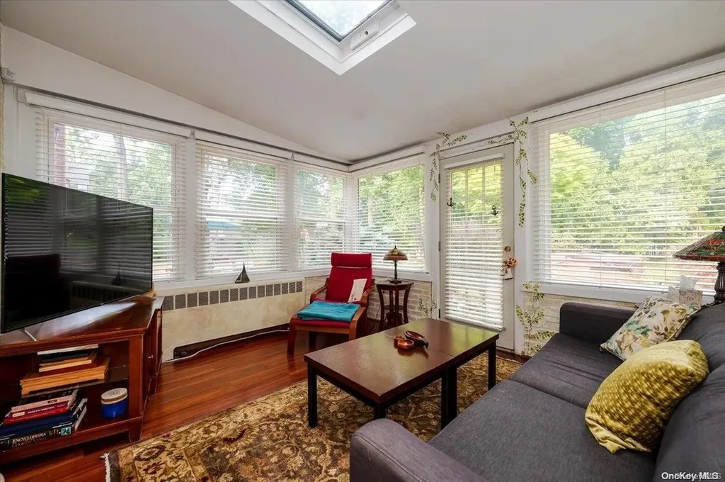 546 Richland Boulevard Brightwaters NY 11718