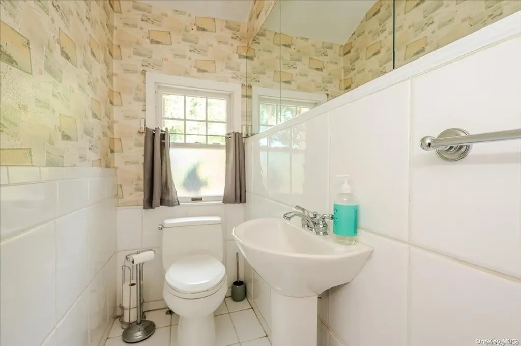 546 Richland Boulevard Brightwaters NY 11718