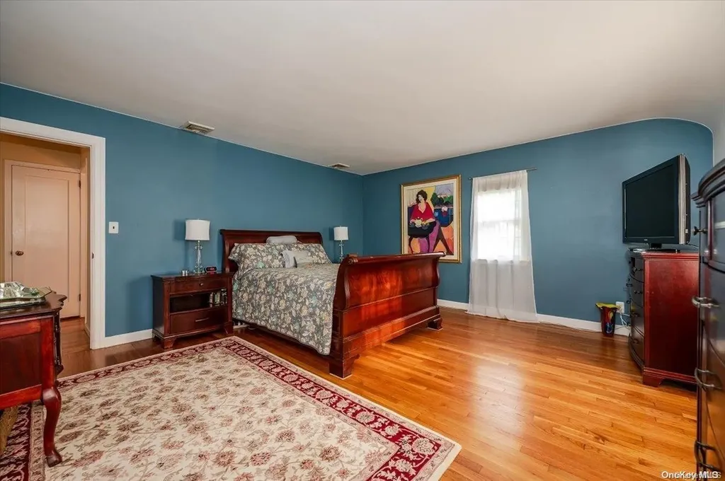 546 Richland Boulevard Brightwaters NY 11718