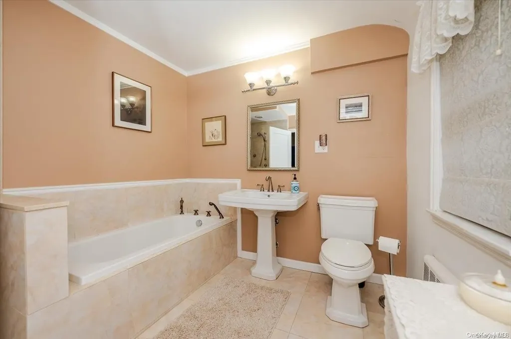 546 Richland Boulevard Brightwaters NY 11718