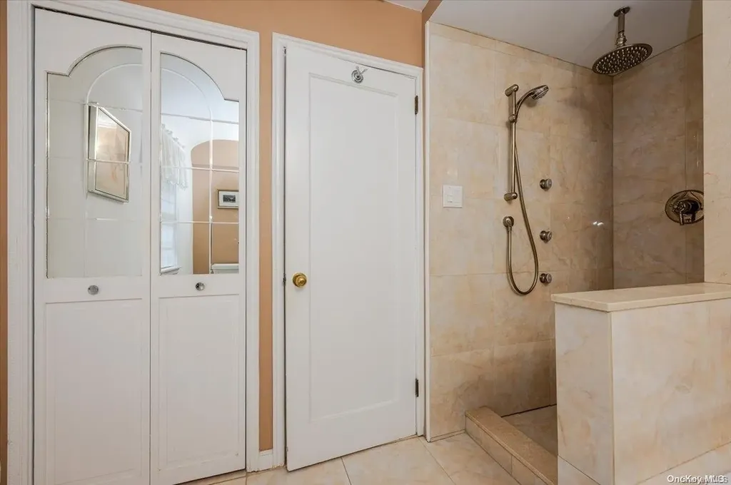 546 Richland Boulevard Brightwaters NY 11718