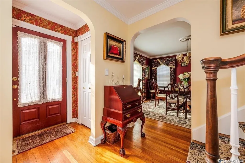 546 Richland Boulevard Brightwaters NY 11718
