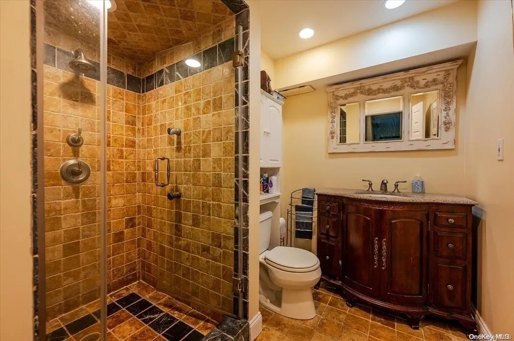 546 Richland Boulevard Brightwaters NY 11718