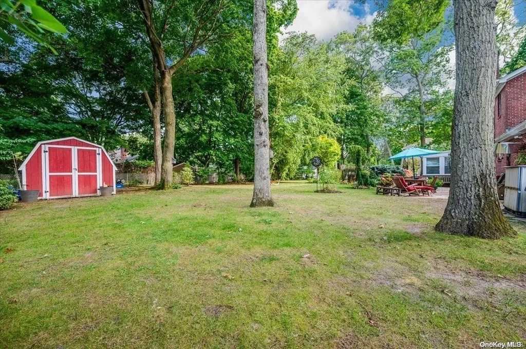 546 Richland Boulevard Brightwaters NY 11718