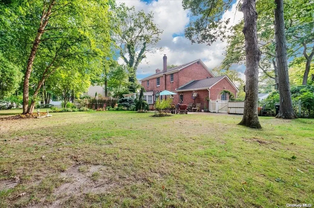 546 Richland Boulevard Brightwaters NY 11718