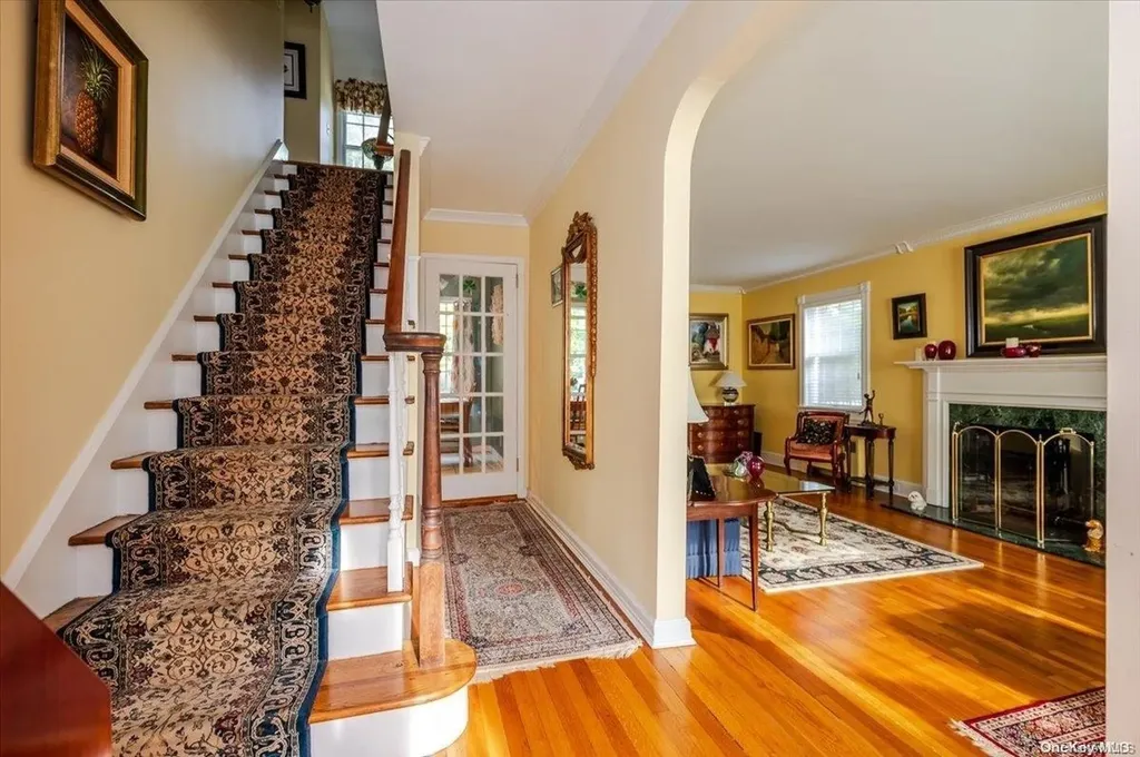 546 Richland Boulevard Brightwaters NY 11718
