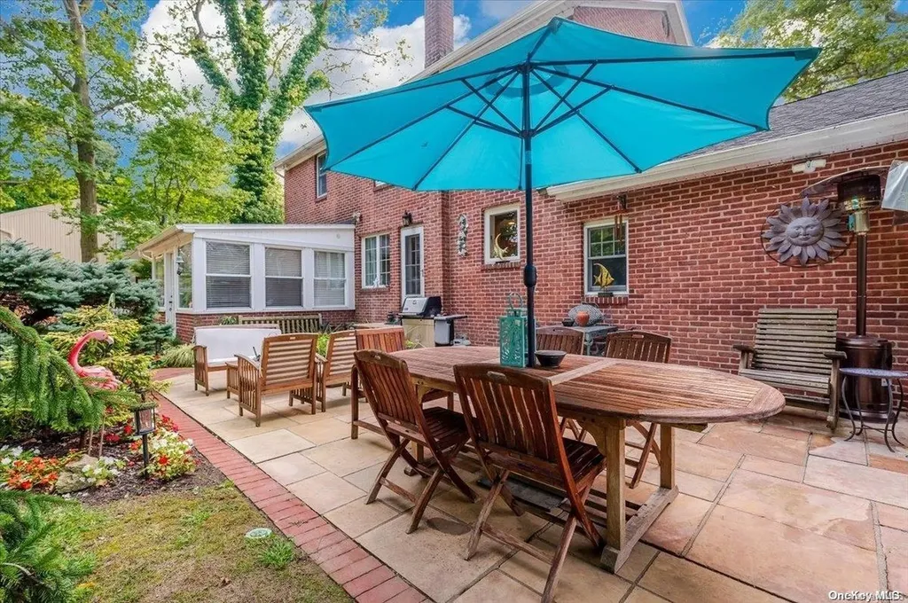 546 Richland Boulevard Brightwaters NY 11718