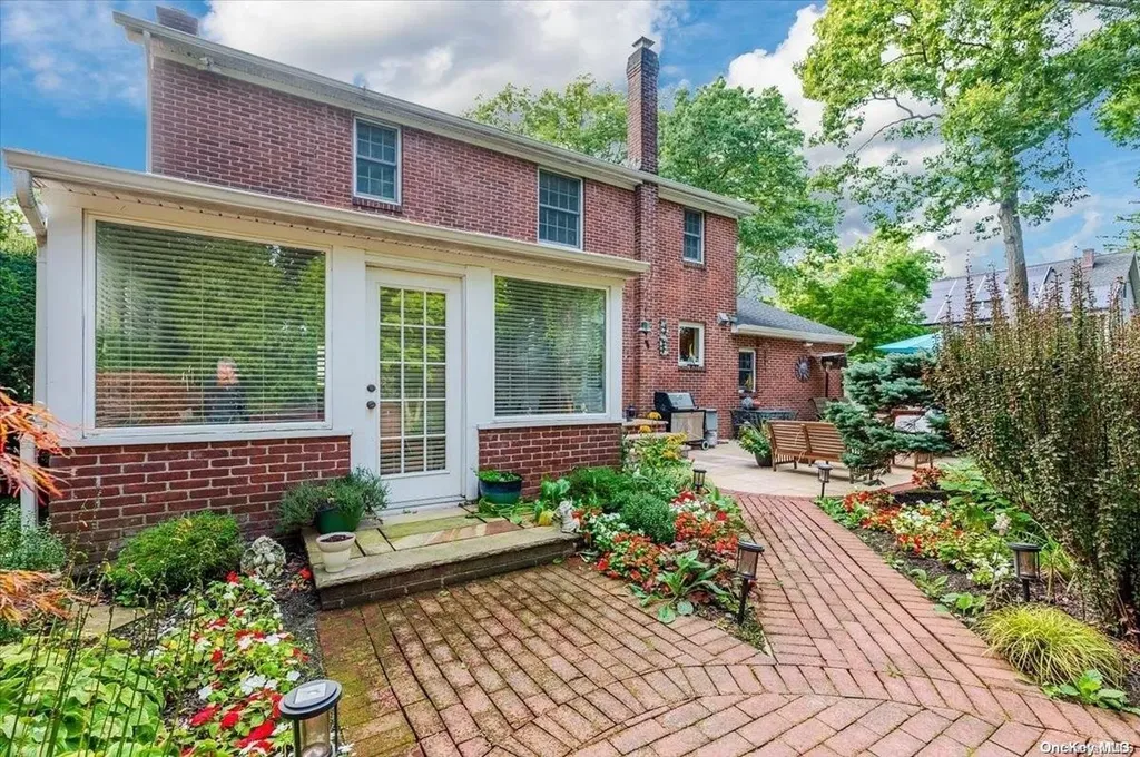 546 Richland Boulevard Brightwaters NY 11718