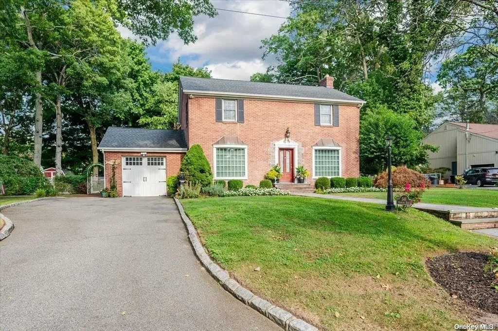 546 Richland Boulevard Brightwaters NY 11718