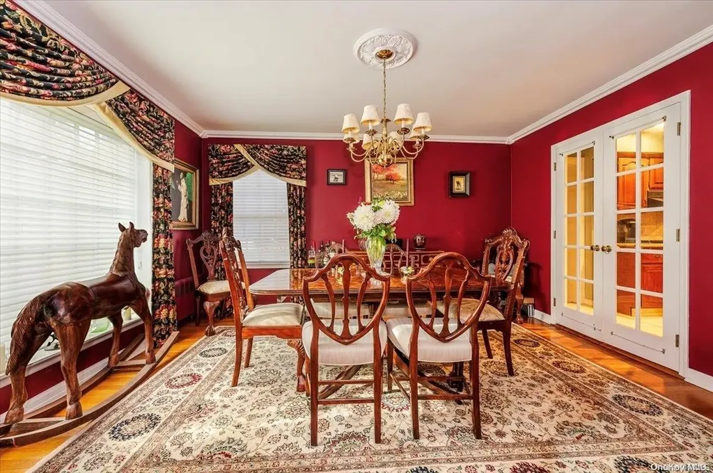 546 Richland Boulevard Brightwaters NY 11718