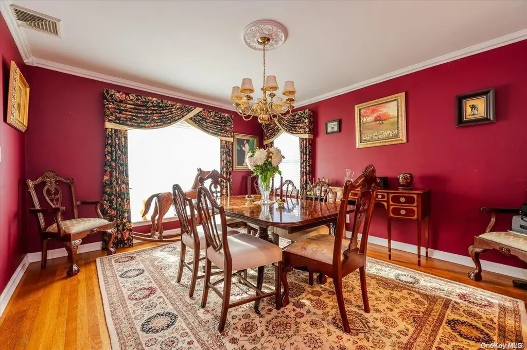 546 Richland Boulevard Brightwaters NY 11718
