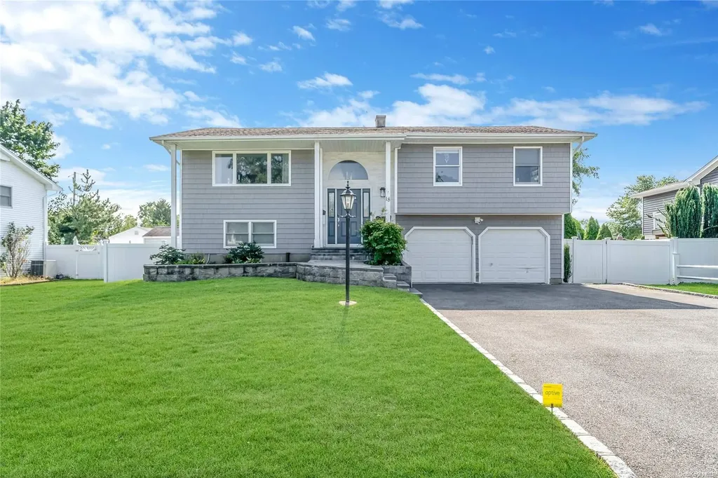 18 Lehigh Drive Smithtown NY 11787