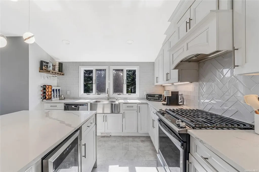 18 Lehigh Drive Smithtown NY 11787