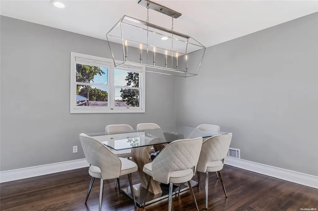 18 Lehigh Drive Smithtown NY 11787