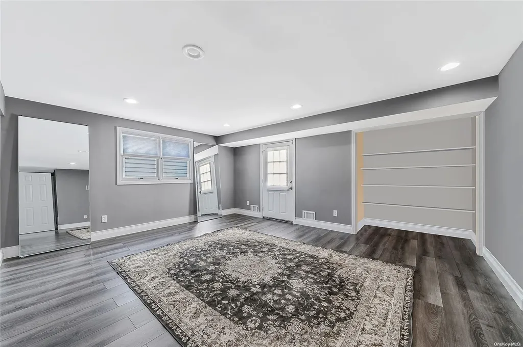 18 Lehigh Drive Smithtown NY 11787
