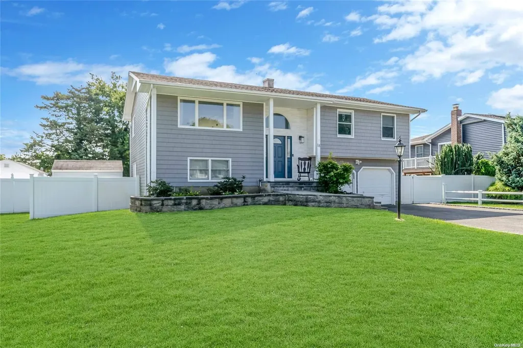 18 Lehigh Drive Smithtown NY 11787