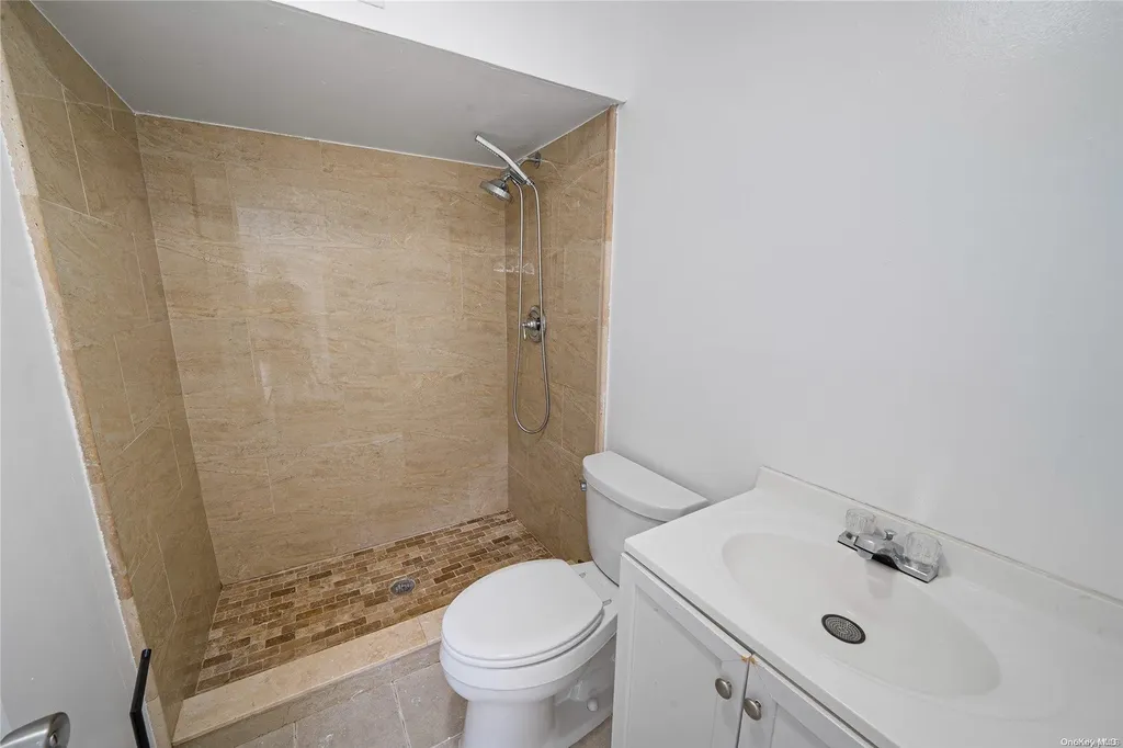 18 Lehigh Drive Smithtown NY 11787