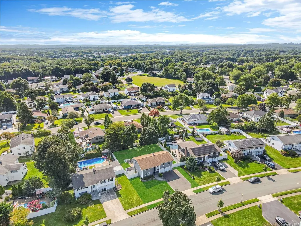 18 Lehigh Drive Smithtown NY 11787