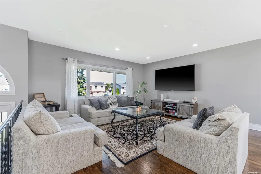 18 Lehigh Drive Smithtown NY 11787