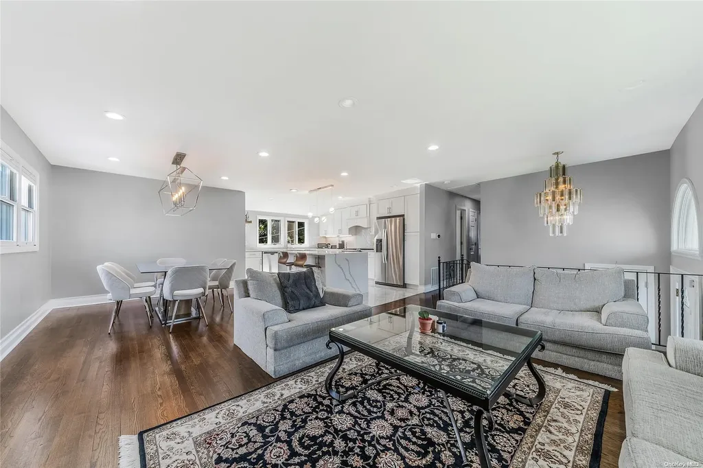 18 Lehigh Drive Smithtown NY 11787