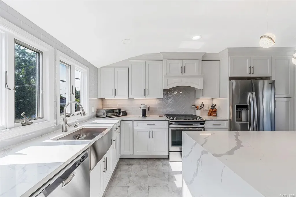 18 Lehigh Drive Smithtown NY 11787
