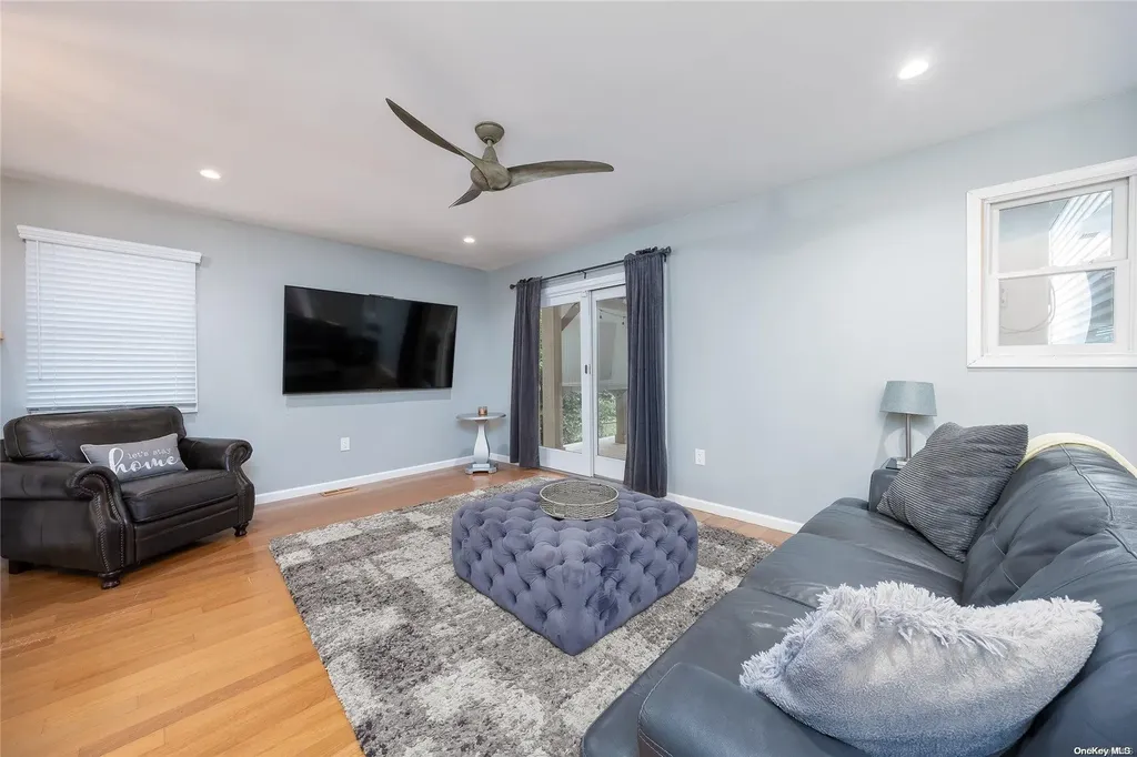 44 Gladstone Avenue West Islip NY 11795