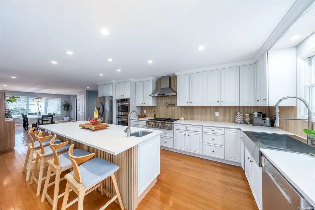 44 Gladstone Avenue West Islip NY 11795